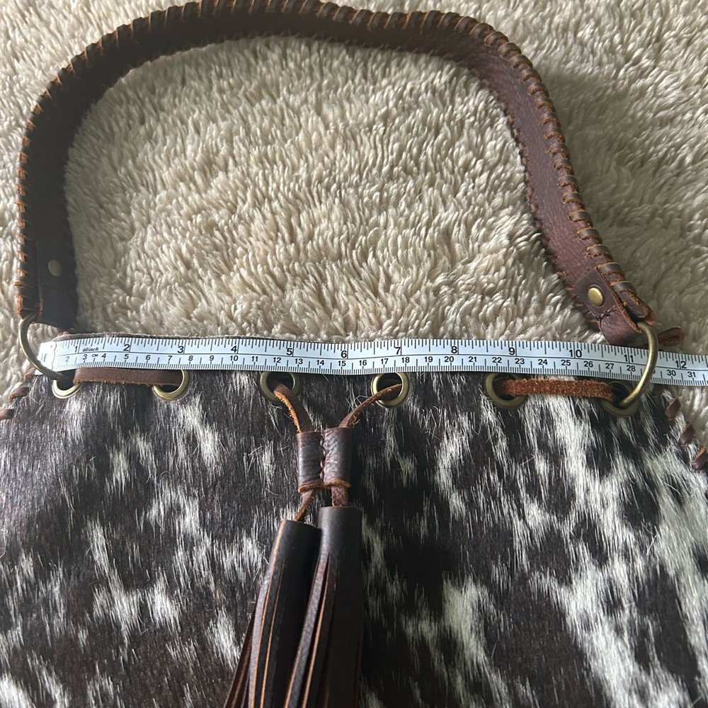 Source Unknown Brown and White Cowhide Shoulder Bag - Picture 7 of 8